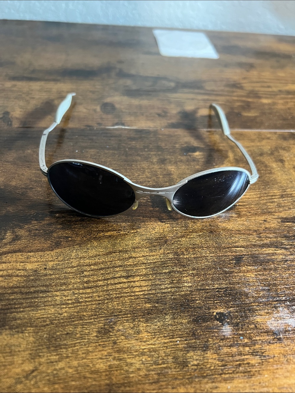 Very rare Men’s Silver Frame Black Oval Sunglasses – Classic Oval Lens